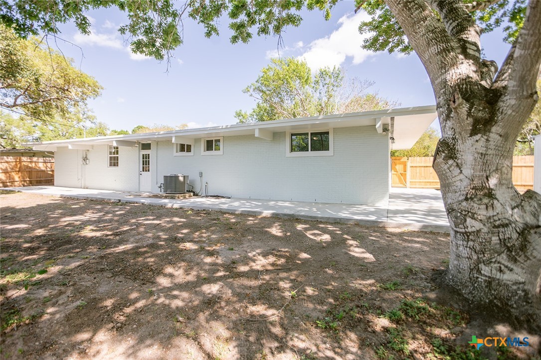 2807 Bluebonnet Street Victoria, TX 77901 - Photo 7 of 44