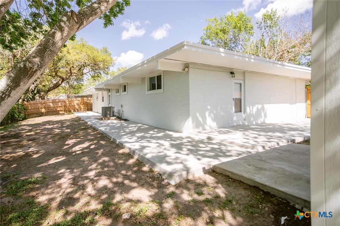 2807 Bluebonnet Street Victoria, TX 77901 - Photo 9 of 44