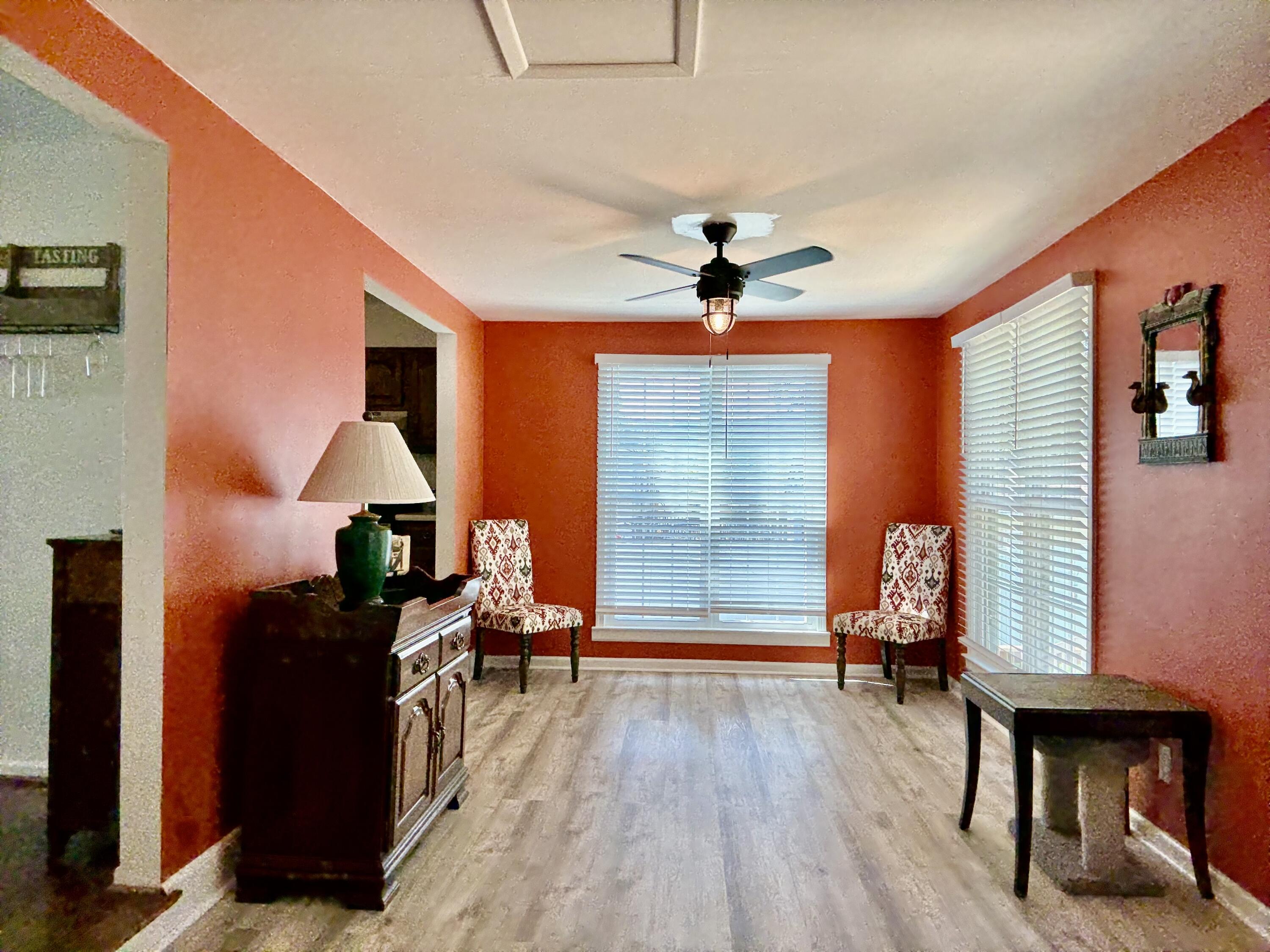 3865 Meadowlark Road Roanoke, VA 24018 - Photo 3 of 18 IMG_2052