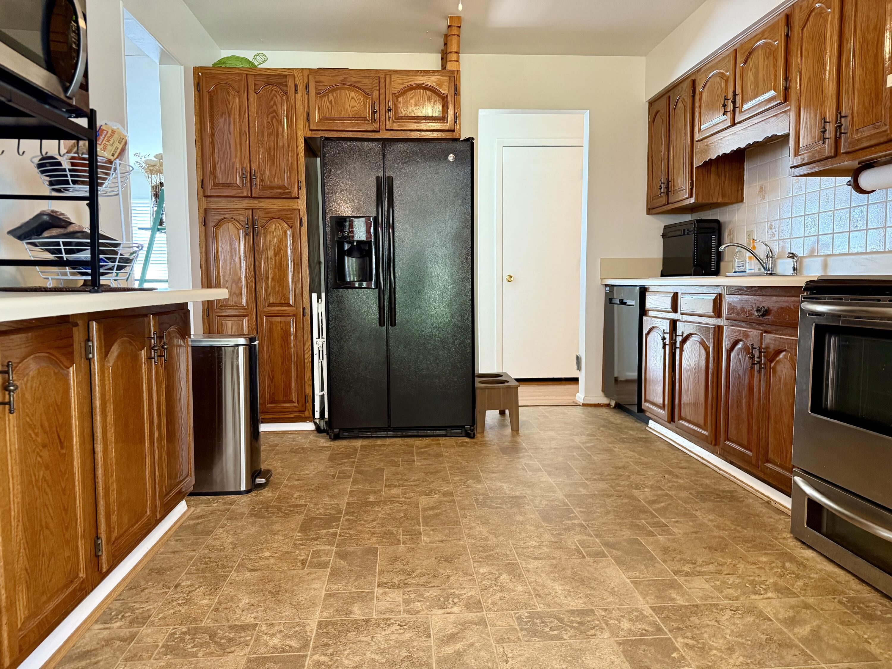 3865 Meadowlark Road Roanoke, VA 24018 - Photo 4 of 18 IMG_2053