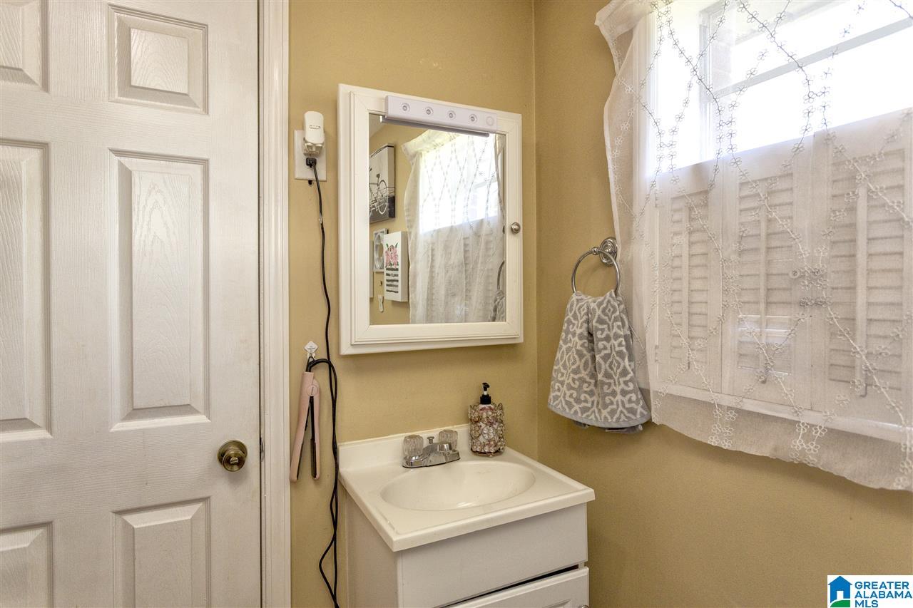 106 Dexter Avenue Bessemer, AL 35023 - Photo 10 of 34