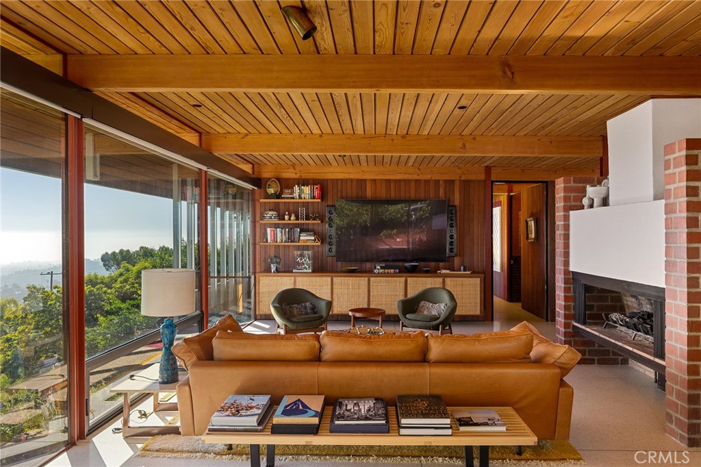 1515 North Tigertail Road Los Angeles, CA 90049 - Photo 12 of 33