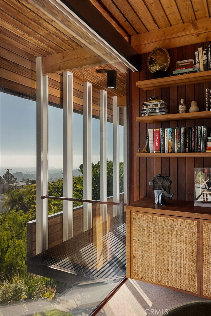 1515 North Tigertail Road Los Angeles, CA 90049 - Photo 13 of 33