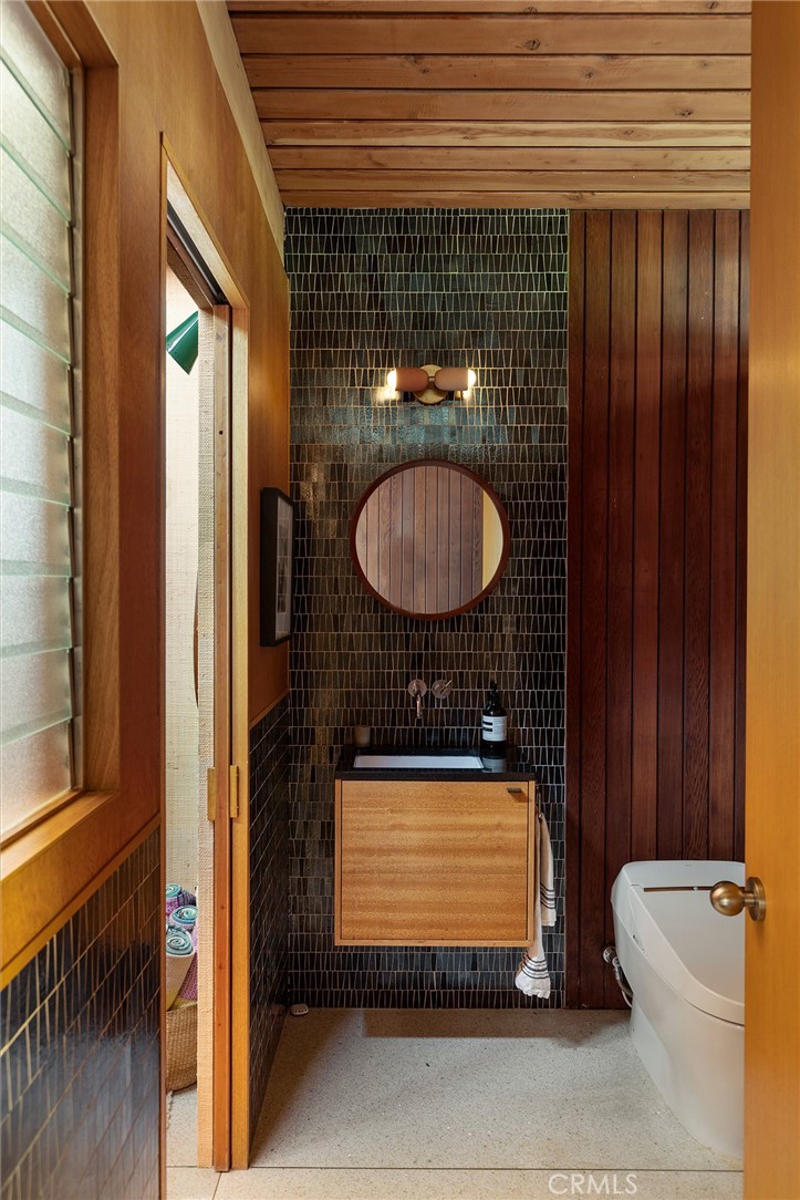 1515 North Tigertail Road Los Angeles, CA 90049 - Photo 15 of 33