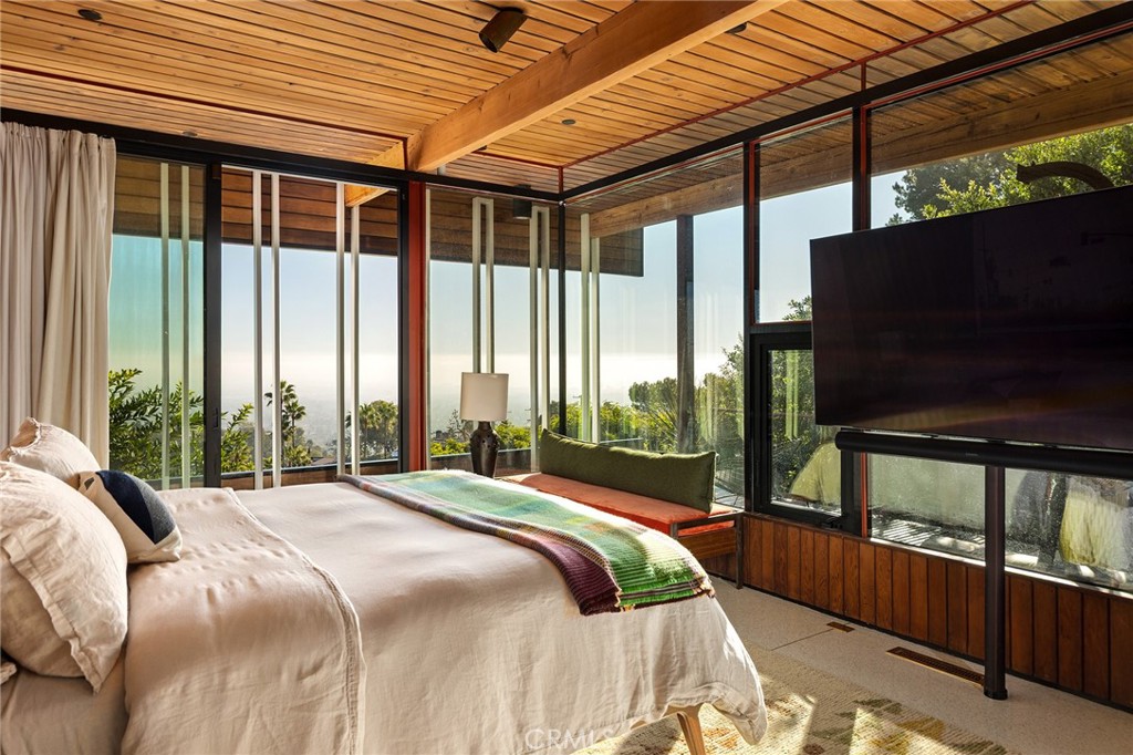 1515 North Tigertail Road Los Angeles, CA 90049 - Photo 17 of 33