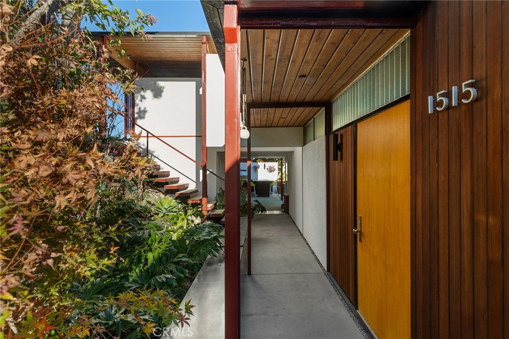 1515 North Tigertail Road Los Angeles, CA 90049 - Photo 2 of 33