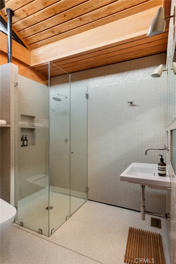 1515 North Tigertail Road Los Angeles, CA 90049 - Photo 22 of 33