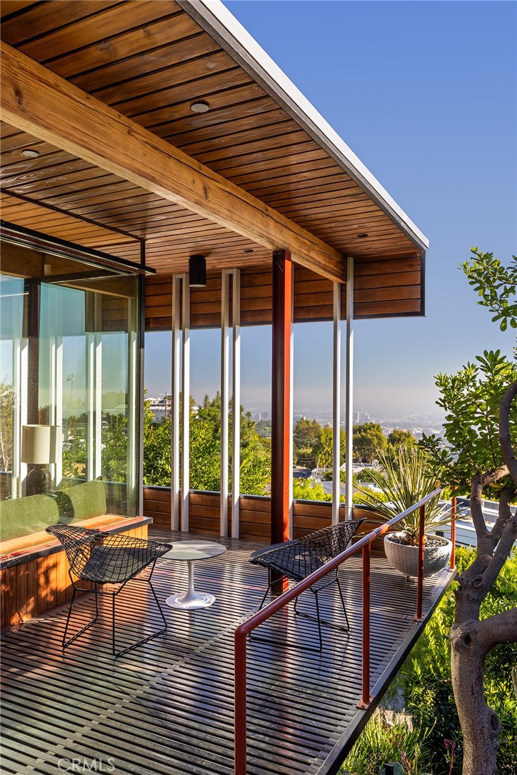 1515 North Tigertail Road Los Angeles, CA 90049 - Photo 3 of 33