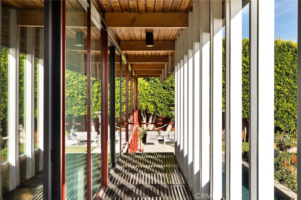 1515 North Tigertail Road Los Angeles, CA 90049 - Photo 4 of 33