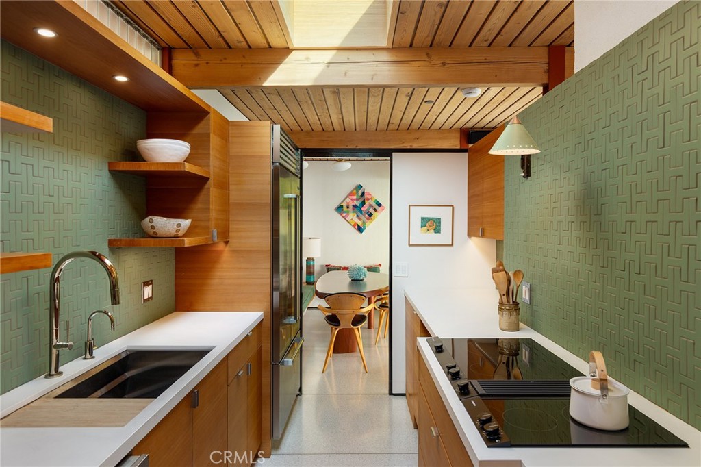 1515 North Tigertail Road Los Angeles, CA 90049 - Photo 6 of 33