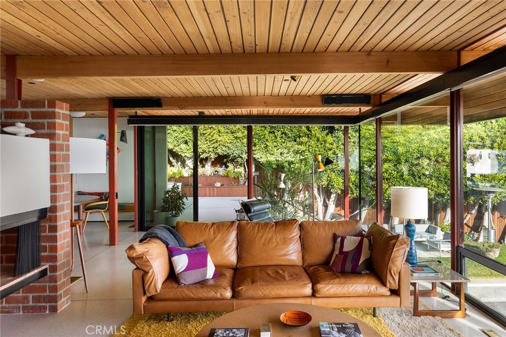 1515 North Tigertail Road Los Angeles, CA 90049 - Photo 9 of 33