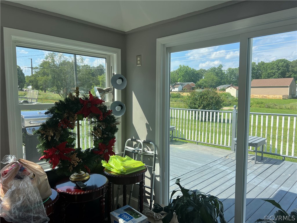2720 Kinvan Road Henrico, VA 23231 - Photo 17 of 38 a living room filled with furniture and a potted plant