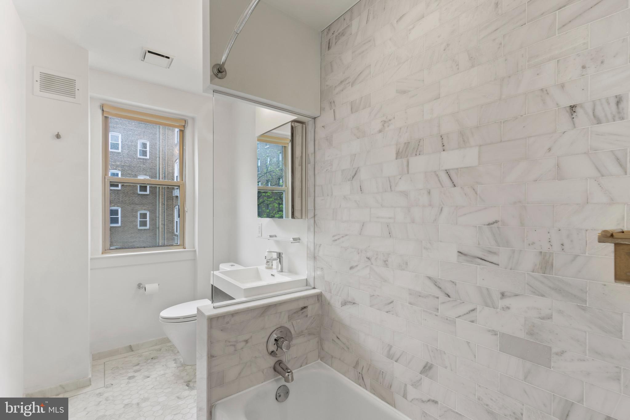 1910 Kalorama Road Northwest, Unit 406 Washington, DC 20009 - Photo 16 of 19