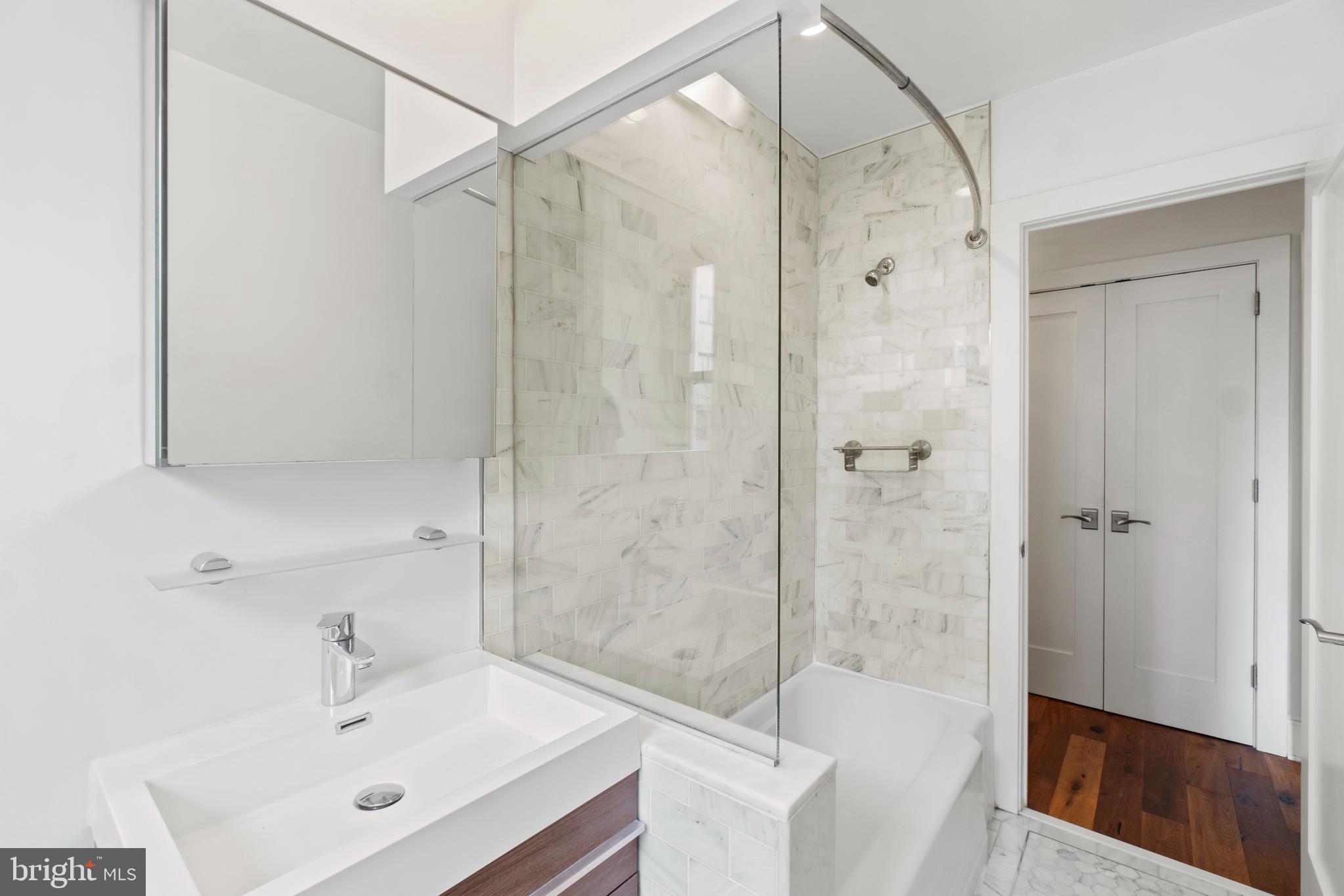 1910 Kalorama Road Northwest, Unit 406 Washington, DC 20009 - Photo 18 of 19