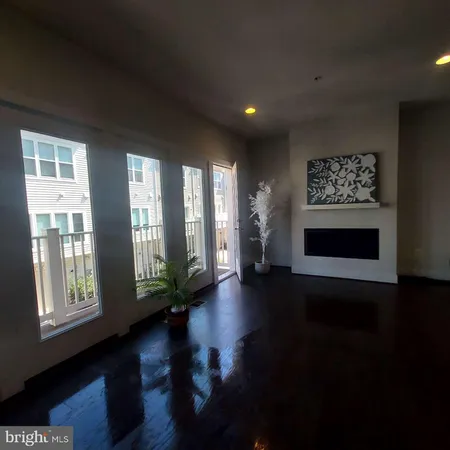 $3,950 | 932 King Farm Boulevard, Rockville, MD 20850