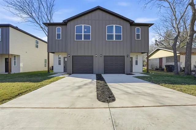 $1,950 | 303 Eastland Street, Cleburne, TX 76031