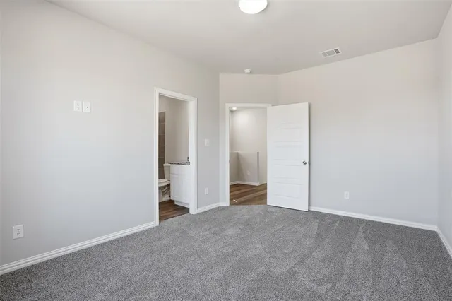 $1,950 | 303 Eastland Street, Cleburne, TX 76031