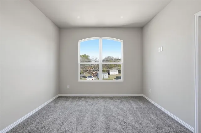 $1,950 | 303 Eastland Street, Cleburne, TX 76031