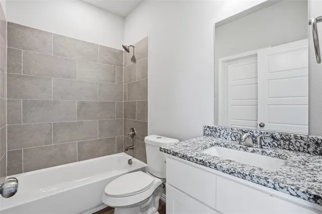 $1,950 | 303 Eastland Street, Cleburne, TX 76031