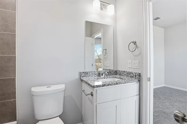 $1,950 | 303 Eastland Street, Cleburne, TX 76031