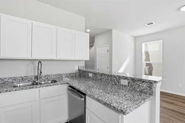 $1,950 | 303 Eastland Street, Cleburne, TX 76031