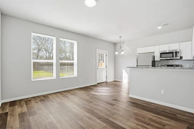 $1,950 | 303 Eastland Street, Cleburne, TX 76031