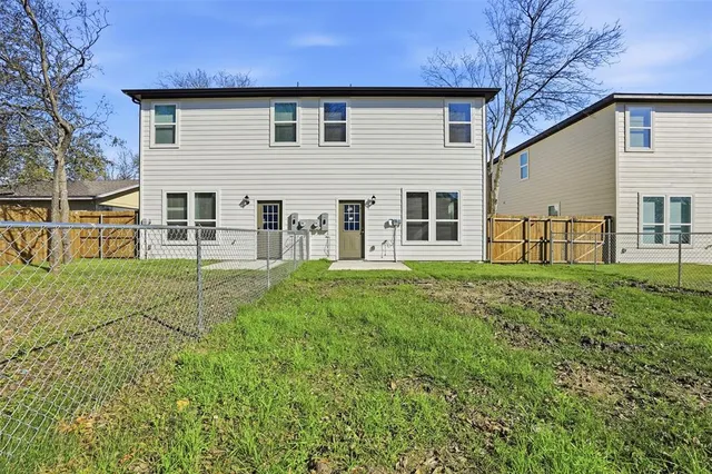 $1,950 | 303 Eastland Street, Cleburne, TX 76031