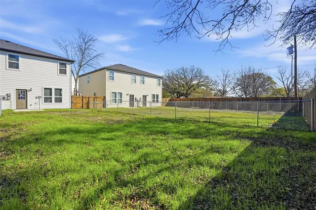 $1,950 | 303 Eastland Street, Cleburne, TX 76031