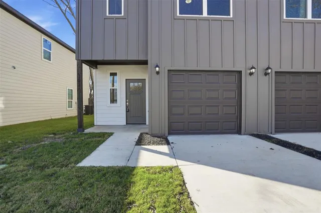 $1,950 | 303 Eastland Street, Cleburne, TX 76031