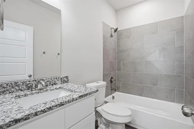 $1,950 | 303 Eastland Street, Cleburne, TX 76031