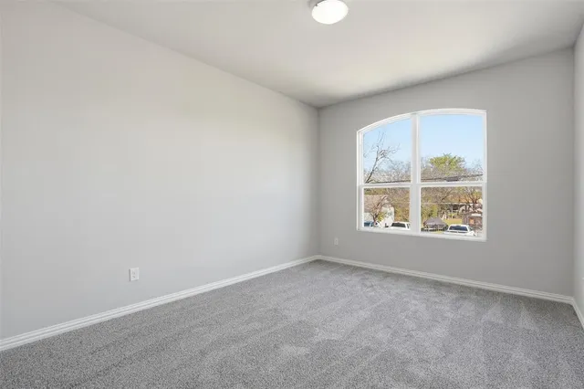 $1,950 | 303 Eastland Street, Cleburne, TX 76031