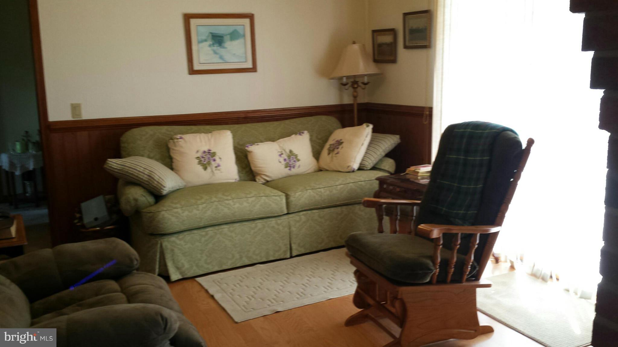6151 Beach Road Midland, VA 22728 - Photo 11 of 30 Family Room