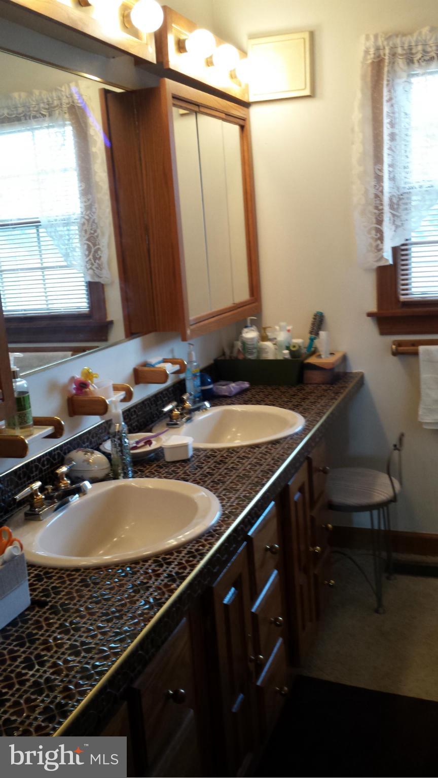 6151 Beach Road Midland, VA 22728 - Photo 14 of 30 Bath