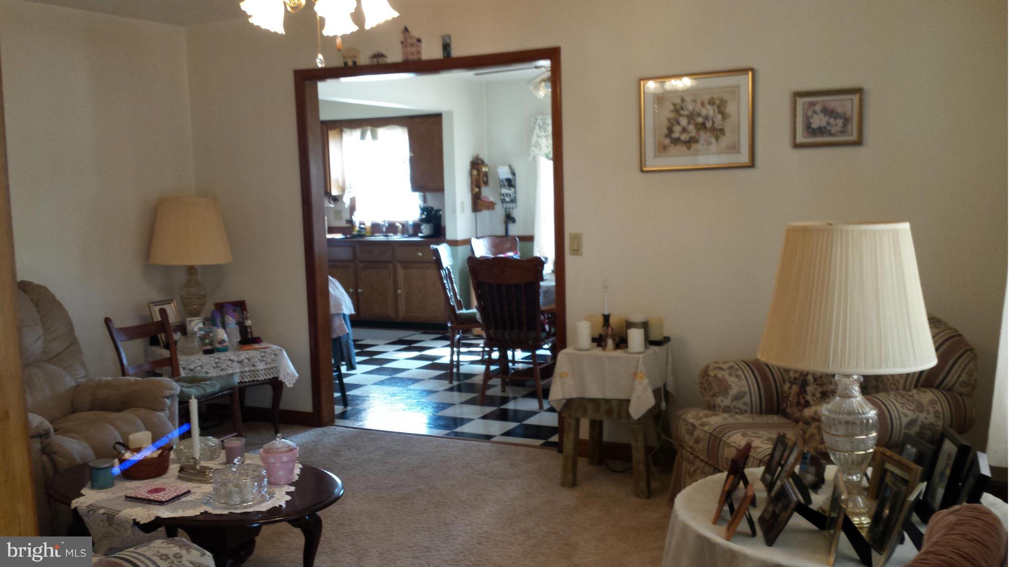 6151 Beach Road Midland, VA 22728 - Photo 7 of 30 Living Room