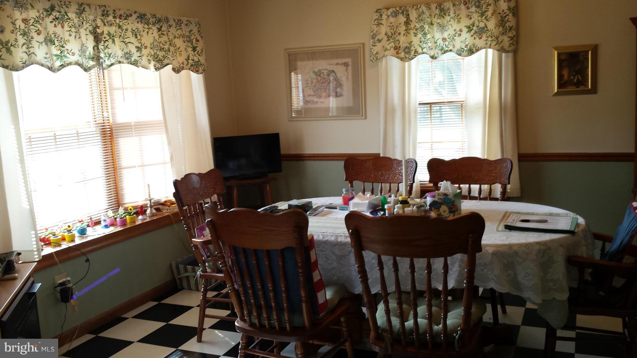 6151 Beach Road Midland, VA 22728 - Photo 9 of 30 Dining Room