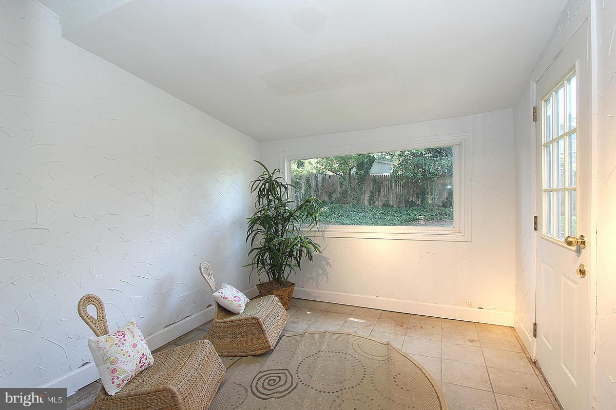 3914 Minden Road Silver Spring, MD 20906 - Photo 4 of 19 Interior (General)