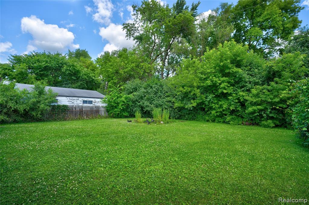 5428 Farmhill Road Flint, MI 48505 - Photo 5 of 22