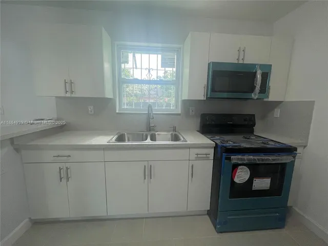 $3,400 | 2260 Northwest 61st Street, Miami, FL 33142