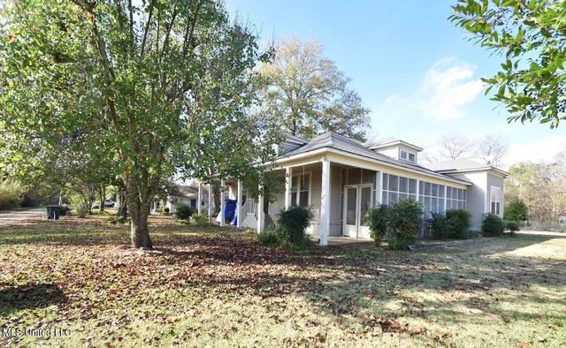 $80,000 | 100 West Gleason Street, Schlater, MS 38952