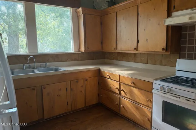 $80,000 | 100 West Gleason Street, Schlater, MS 38952