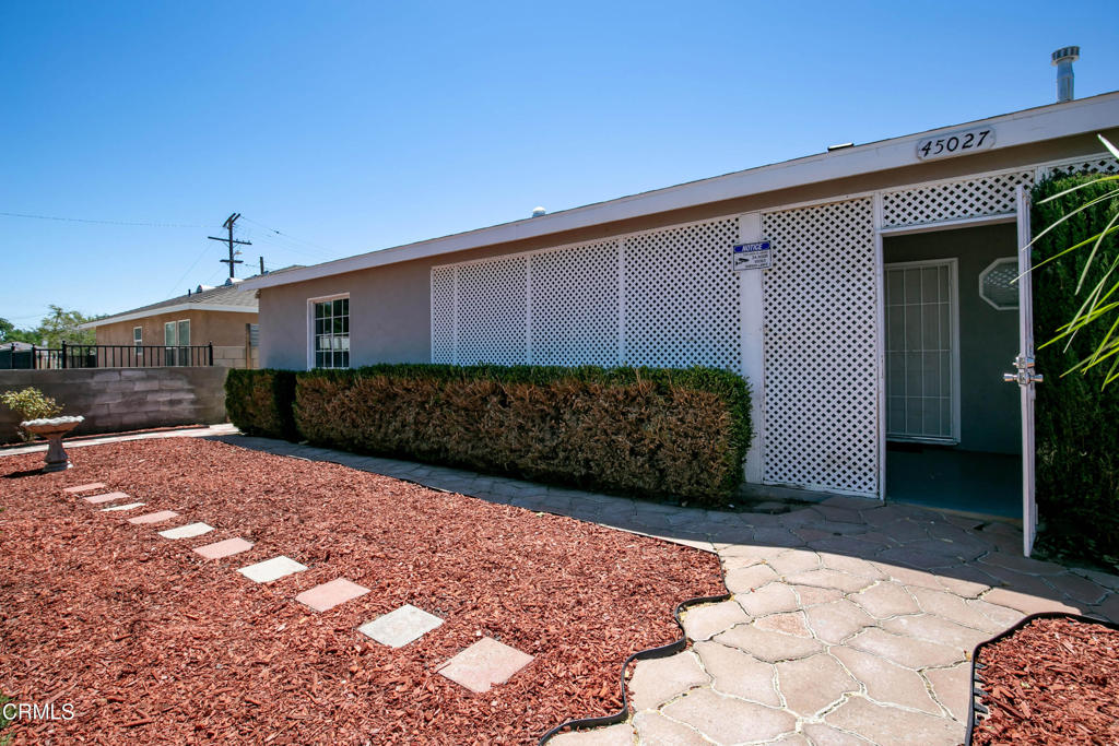 45027 Division Street Lancaster, CA 93535 - Photo 3 of 27