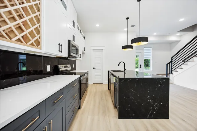 $2,365 | 4601 Newberry Street, Unit A, Houston, TX 77051