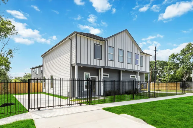 $2,365 | 4601 Newberry Street, Unit A, Houston, TX 77051