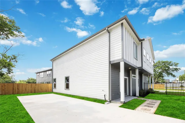 $2,365 | 4601 Newberry Street, Unit A, Houston, TX 77051