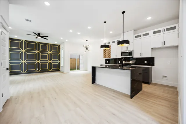 $2,365 | 4601 Newberry Street, Unit A, Houston, TX 77051