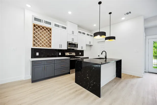 $2,365 | 4601 Newberry Street, Unit A, Houston, TX 77051