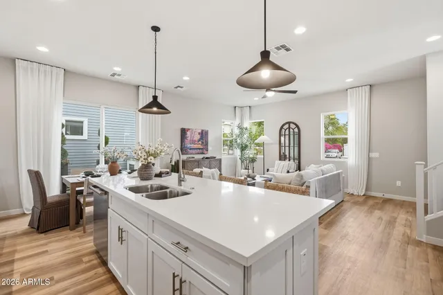 a large kitchen with kitchen island a large island in it