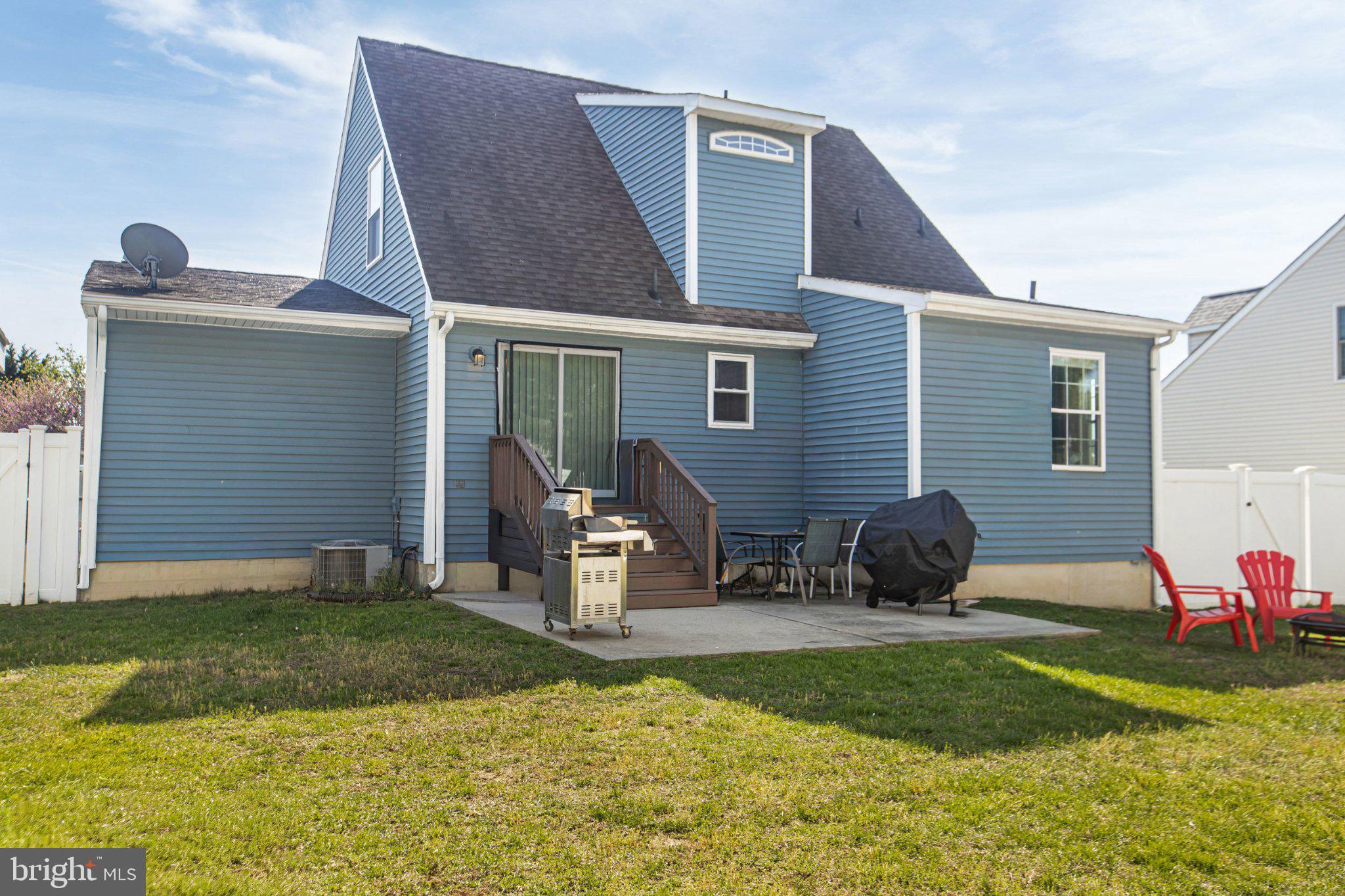114 Sunset Drive Mount Royal, NJ 08061 - Photo 54 of 74 Charming blue home with spacious yard.