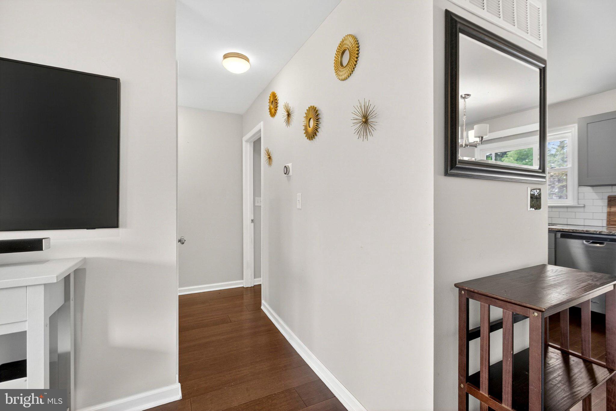 114 Sunset Drive Mount Royal, NJ 08061 - Photo 7 of 74 Charming hallway with stylish accents.