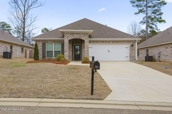 $315,000 | 213 Serenity Lk Drive, Pearl, MS 39208